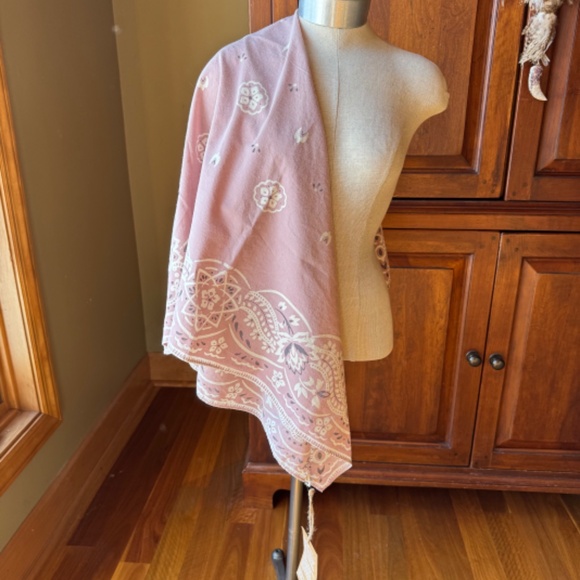 NWT Magnolia Pearl Kansas Scarf - Picture 7 of 12
